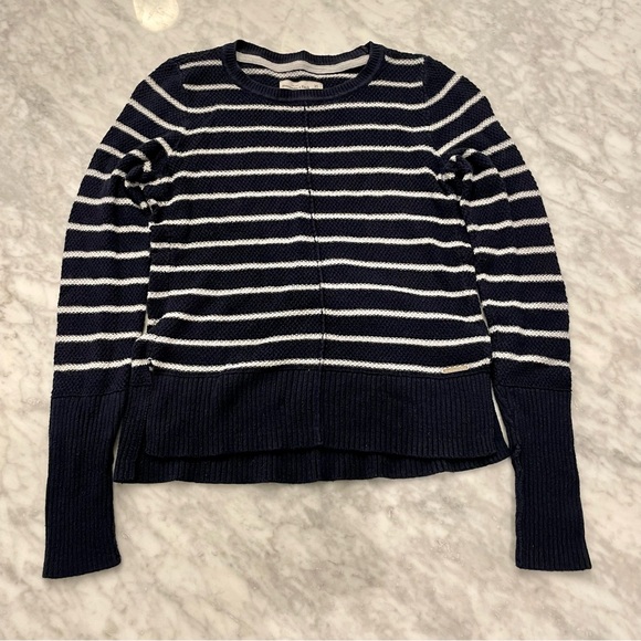Abercrombie & Fitch Textured Knit Navy Stripe Top XSMALL - Picture 2 of 5